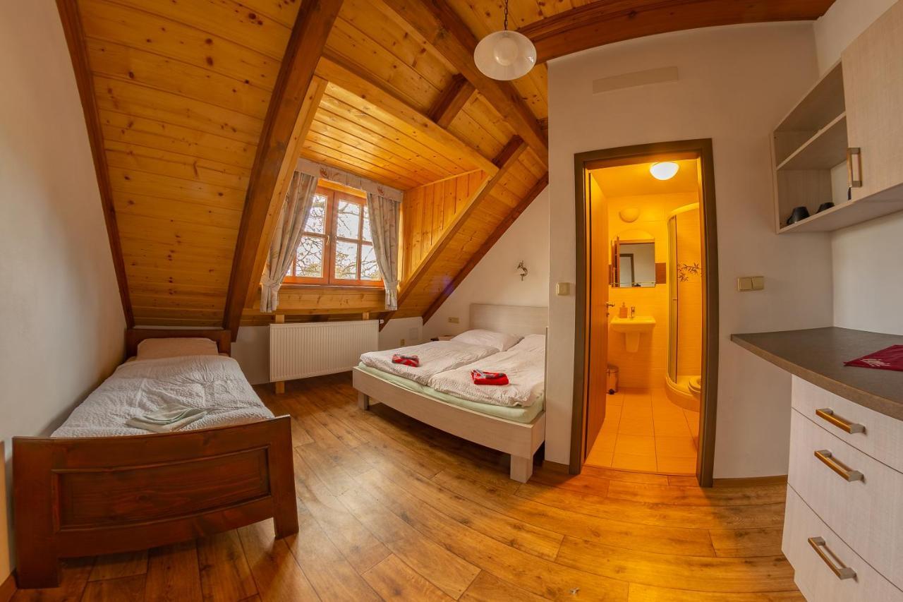 Pension&Restaurant U Koňské dráhy Holkov Velešín Exterior foto